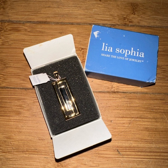 Necklace Charm - Picture 1 of 2